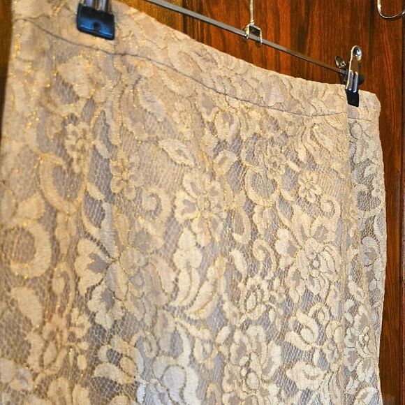 Banana Republic Floral Lace Metallic  Skirt Sz 2 - Picture 2 of 11
